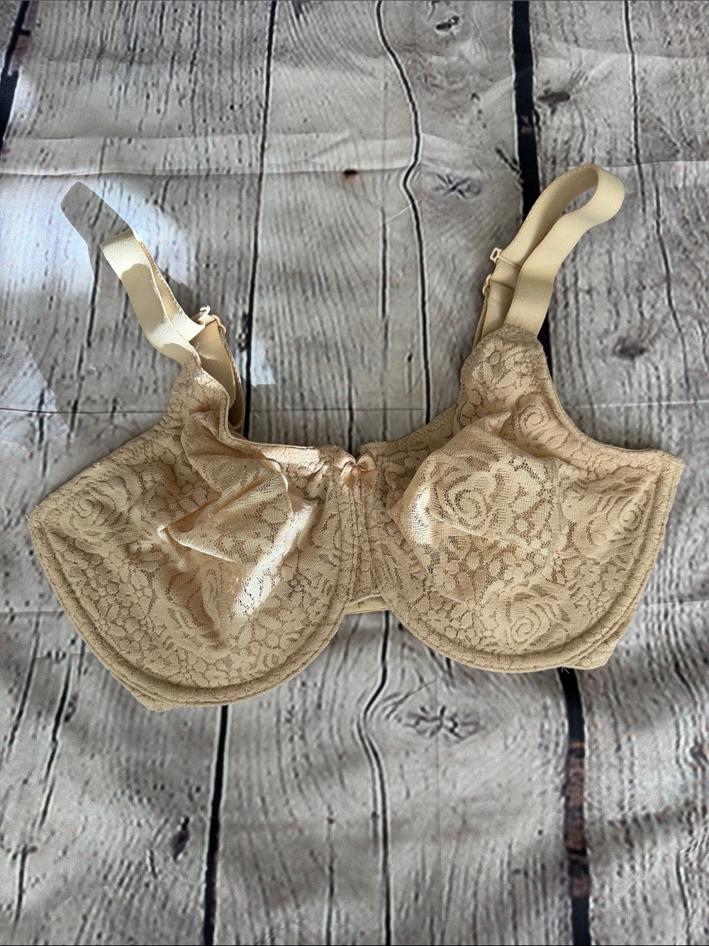 Wacoal Lace Underwire Bra in Beige/Cream